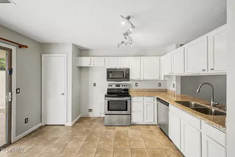 Kitchen - 1262 W Diamond Ave, Apache Junction, AZ 85120 photo 1 of 2