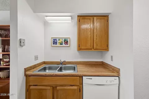 Kitchen - 3270 S Goldfield Rd #514, Apache Junction, AZ 85119 photo 2 of 6