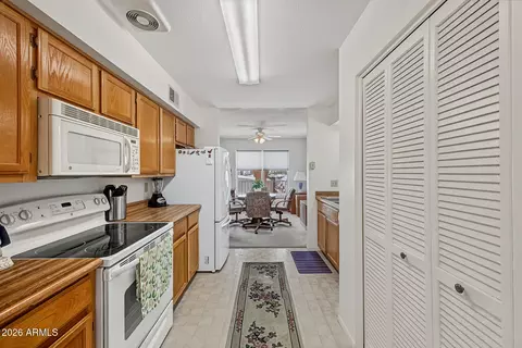 Kitchen - 3270 S Goldfield Rd #514, Apache Junction, AZ 85119 photo 4 of 6