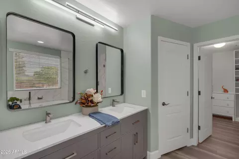 Bath - 7965 S Abbey Ln, Gilbert, AZ 85298 photo 2 of 4