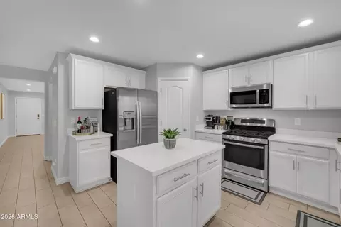 Kitchen - 7965 S Abbey Ln, Gilbert, AZ 85298 photo 1 of 3