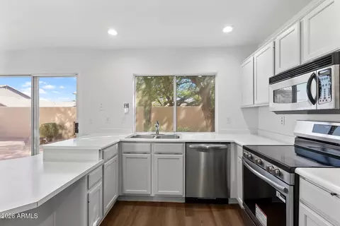 Kitchen - 3901 E Park Ave, Phoenix, AZ 85044 photo 3 of 4