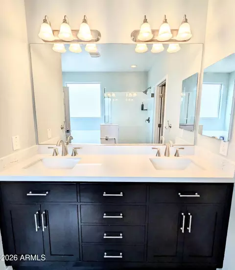 Bath - 3710 E Branham Ln, Phoenix, AZ 85042 photo 3 of 5