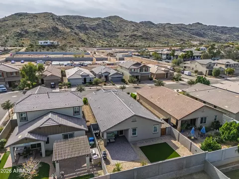 View/Area - 3710 E Branham Ln, Phoenix, AZ 85042 photo 4 of 10