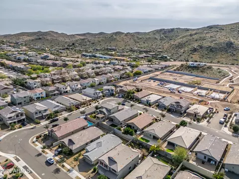 View/Area - 3710 E Branham Ln, Phoenix, AZ 85042 photo 6 of 10