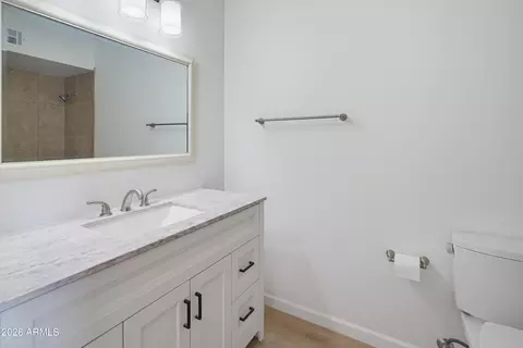 Bath - 1302 E Maddock Rd, Phoenix, AZ 85086 photo 4 of 5