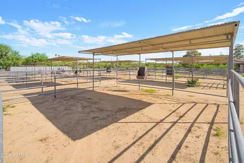 Exterior - 1302 E Maddock Rd, Phoenix, AZ 85086 photo 6 of 7