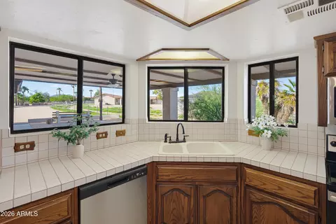Kitchen - 1302 E Maddock Rd, Phoenix, AZ 85086 photo 2 of 4