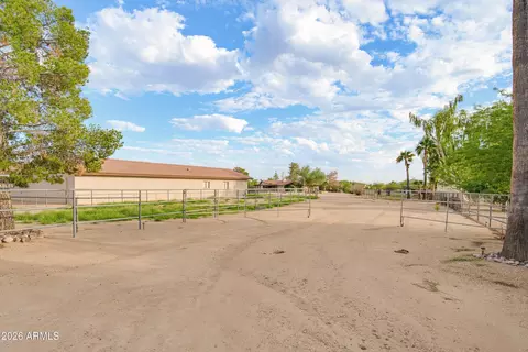 Exterior - 1302 E Maddock Rd, Phoenix, AZ 85086 photo 1 of 7