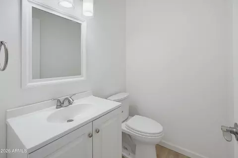 Bath - 1302 E Maddock Rd, Phoenix, AZ 85086 photo 5 of 5