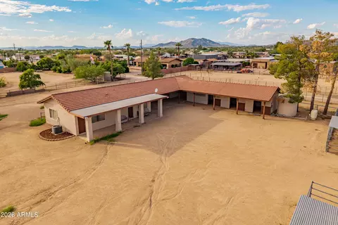Exterior - 1302 E Maddock Rd, Phoenix, AZ 85086 photo 5 of 7