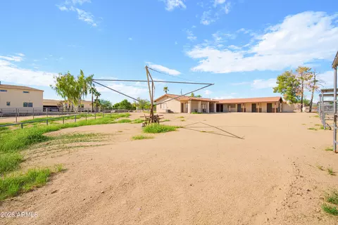 Exterior - 1302 E Maddock Rd, Phoenix, AZ 85086 photo 7 of 7