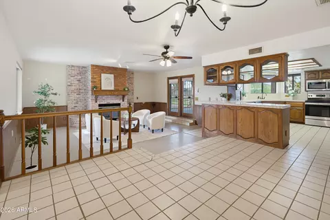 Dining - 1302 E Maddock Rd, Phoenix, AZ 85086 photo 2 of 2