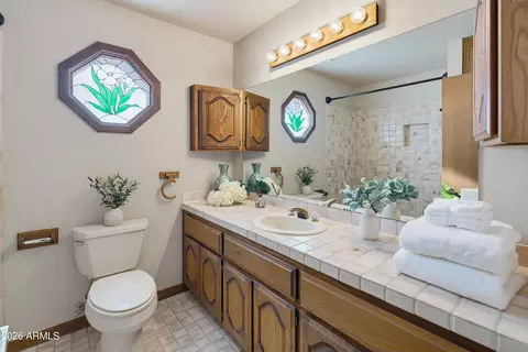 Bath - 1302 E Maddock Rd, Phoenix, AZ 85086 photo 2 of 5