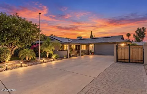 9319 W Glen Oaks Cir, Sun City, AZ 85351