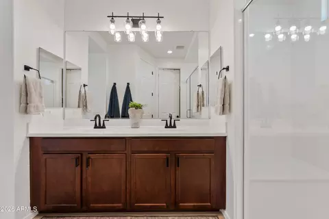 Bath - 3681 E Perkinsville St, Gilbert, AZ 85295 photo 3 of 4