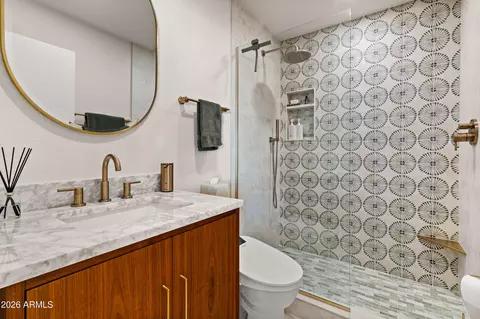 Bath - 3315 E Malapai Dr, Phoenix, AZ 85028 photo 3 of 4