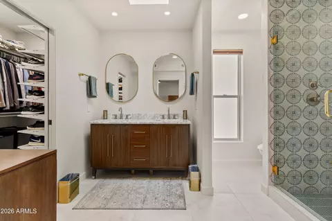 Bath - 3315 E Malapai Dr, Phoenix, AZ 85028 photo 1 of 4