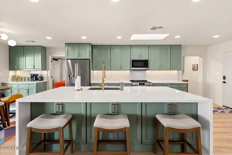 Kitchen - 3315 E Malapai Dr, Phoenix, AZ 85028 photo 3 of 4