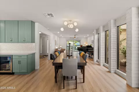 Dining - 3315 E Malapai Dr, Phoenix, AZ 85028 photo 3 of 4