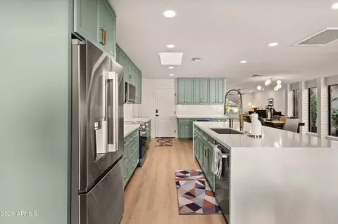 Kitchen - 3315 E Malapai Dr, Phoenix, AZ 85028 photo 1 of 4