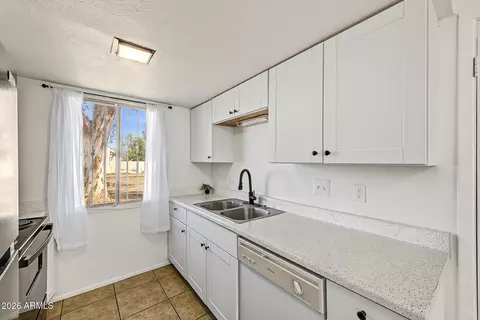 Kitchen - 8109 N 32nd Dr, Phoenix, AZ 85051 photo 3 of 3