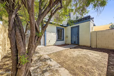 Exterior - 8109 N 32nd Dr, Phoenix, AZ 85051 photo 3 of 12