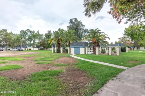 Exterior - 8109 N 32nd Dr, Phoenix, AZ 85051 photo 9 of 12