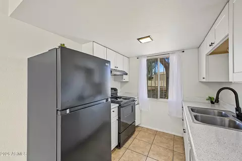 Kitchen - 8109 N 32nd Dr, Phoenix, AZ 85051 photo 1 of 3
