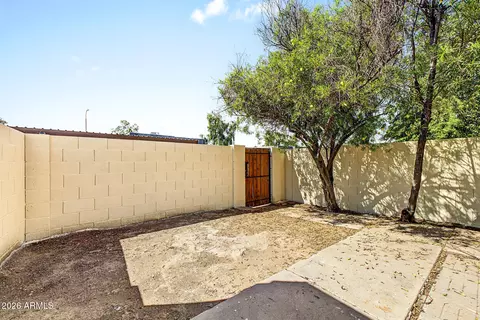 Exterior - 8109 N 32nd Dr, Phoenix, AZ 85051 photo 5 of 12