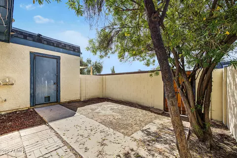Exterior - 8109 N 32nd Dr, Phoenix, AZ 85051 photo 2 of 12