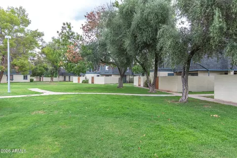 Exterior - 8109 N 32nd Dr, Phoenix, AZ 85051 photo 11 of 12