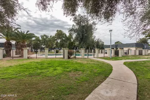 Exterior - 8109 N 32nd Dr, Phoenix, AZ 85051 photo 7 of 12
