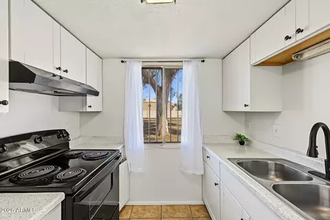 Kitchen - 8109 N 32nd Dr, Phoenix, AZ 85051 photo 2 of 3