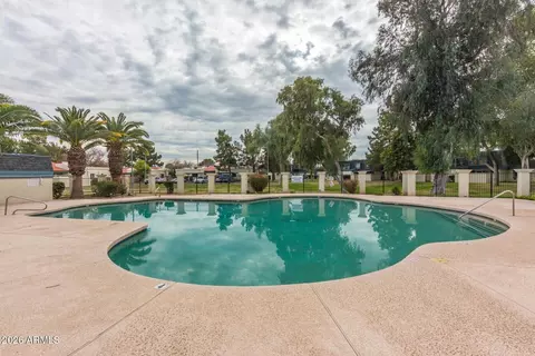 Exterior - 8109 N 32nd Dr, Phoenix, AZ 85051 photo 8 of 12