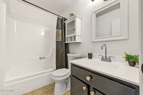 Bath - 8109 N 32nd Dr, Phoenix, AZ 85051 photo 2 of 2