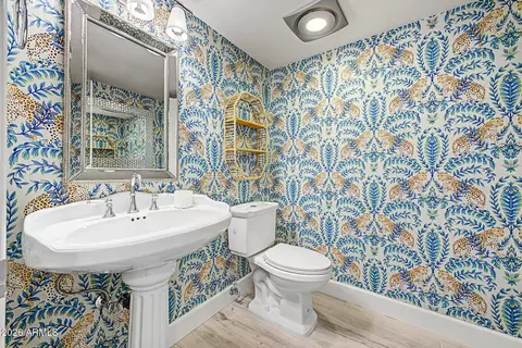 Bath - 2229 E Belmont Ave, Phoenix, AZ 85020 photo 1 of 7