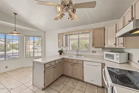 Kitchen - 4237 E Morrow Dr, Phoenix, AZ 85050 photo 3 of 4