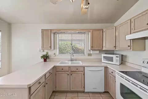 Kitchen - 4237 E Morrow Dr, Phoenix, AZ 85050 photo 4 of 4