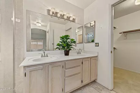 Bath - 4237 E Morrow Dr, Phoenix, AZ 85050 photo 1 of 3