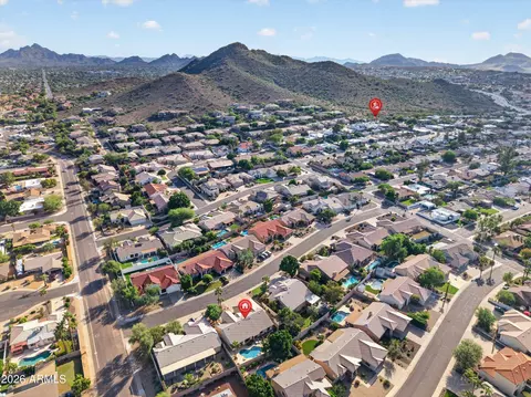 View/Area - 2734 E Vista Dr, Phoenix, AZ 85032 photo 7 of 11