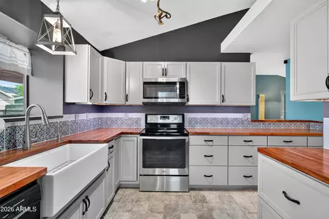 8920 W Hatcher Rd, Peoria, AZ 85345