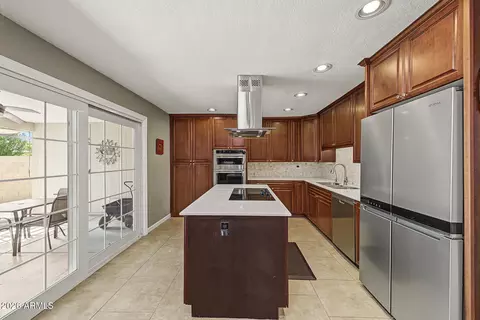 Kitchen - 4319 E Sacaton St, Phoenix, AZ 85044 photo 2 of 3