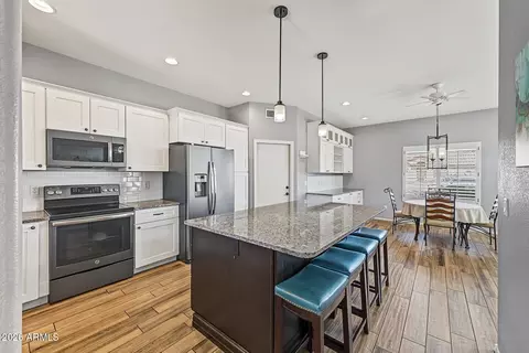 Kitchen - 4675 E Summerhaven Dr, Phoenix, AZ 85044 photo 1 of 3