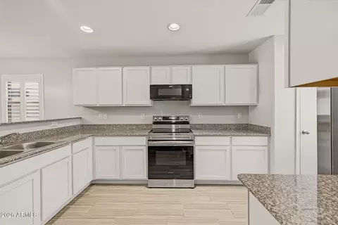 Kitchen - 1874 W Stagecoach St, Apache Junction, AZ 85120 photo 1 of 4