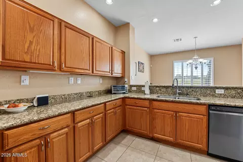 Kitchen - 3131 E Legacy Dr #1032, Phoenix, AZ 85042 photo 3 of 5