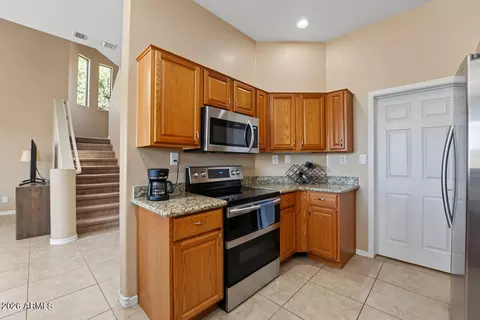 Kitchen - 3131 E Legacy Dr #1032, Phoenix, AZ 85042 photo 2 of 5