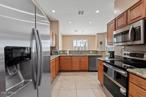 Kitchen - 3131 E Legacy Dr #1032, Phoenix, AZ 85042 photo 1 of 5