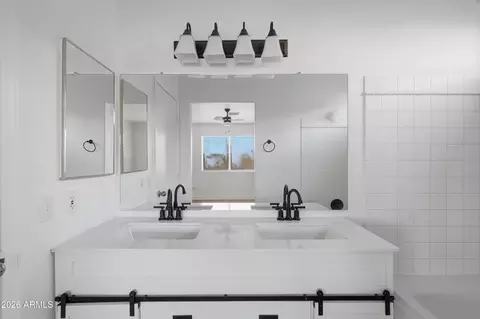 Bath - 17403 N 28 Ave, Phoenix, AZ 85053 photo 3 of 3