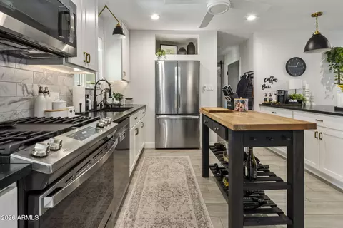 Kitchen - 2301 E Whitton Ave, Phoenix, AZ 85016 photo 5 of 5
